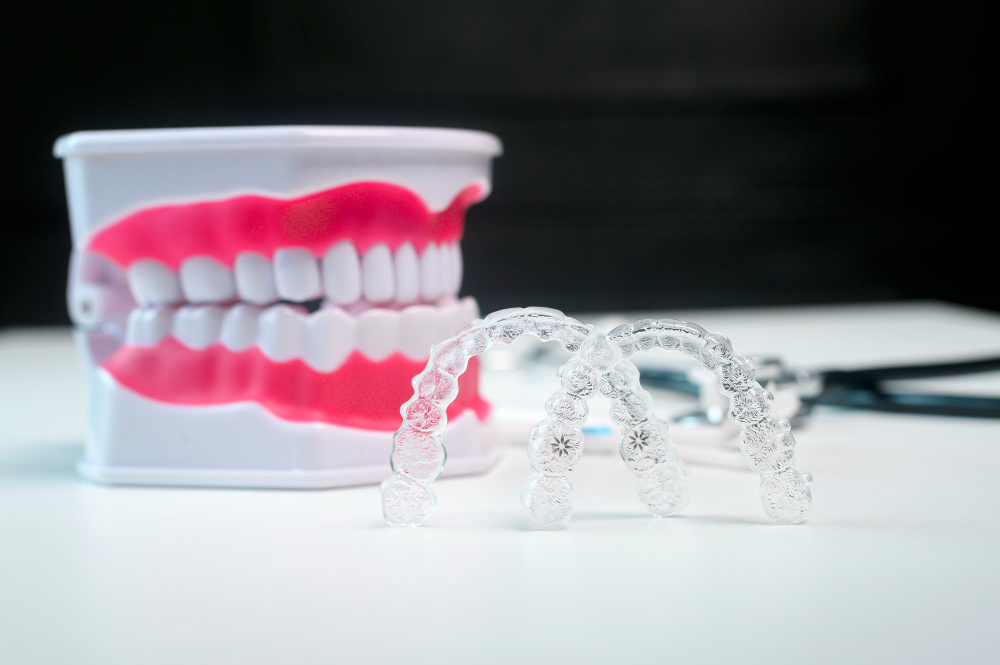 jak dbać o nakładki Invisalign